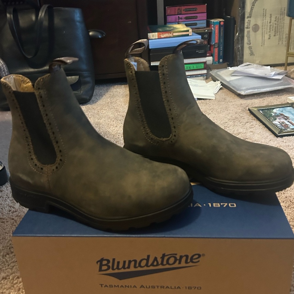 NIB Blundstone boots AU/UK size 5 and US size 8 maintenance care kit.